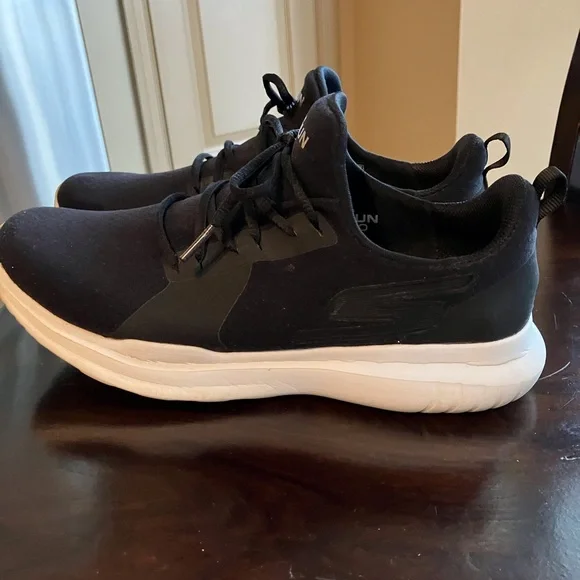 Skechers Women’s Sneakers GoRun Mojo size 8.5 comfy slip-ons - Picture 3 of 11